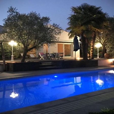 Adorable Guest House Avec Balneo Et Piscine 울론 쉬르 메르 외부 사진
