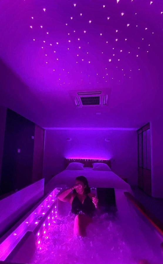 Adorable Guest House Avec Balneo Et Piscine 울론 쉬르 메르 외부 사진