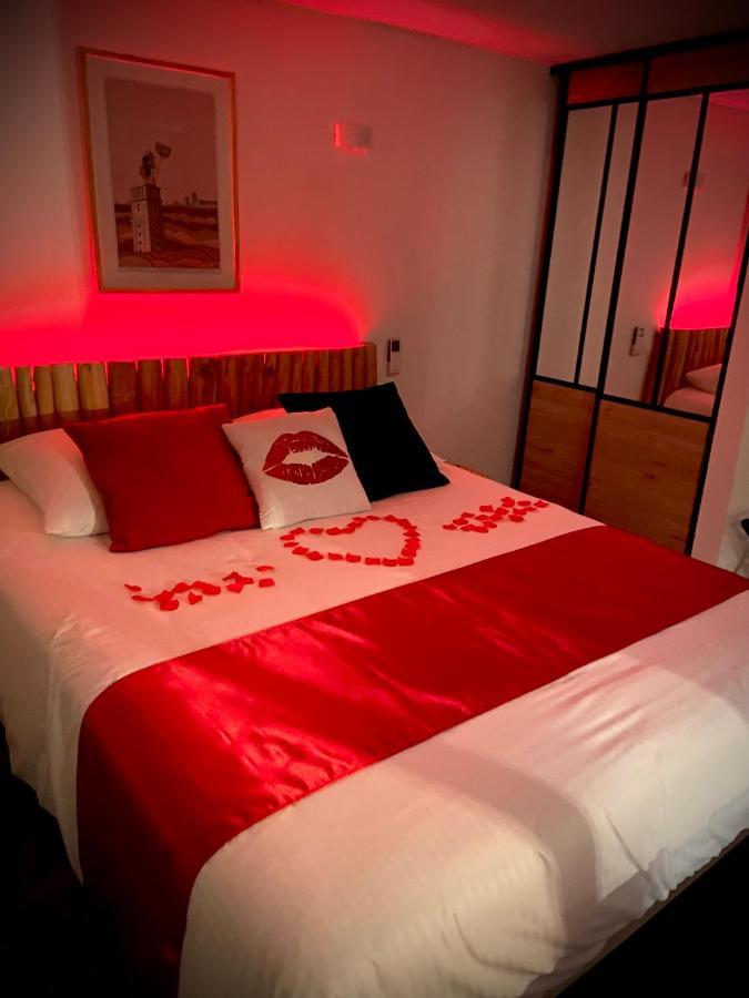Adorable Guest House Avec Balneo Et Piscine 울론 쉬르 메르 외부 사진
